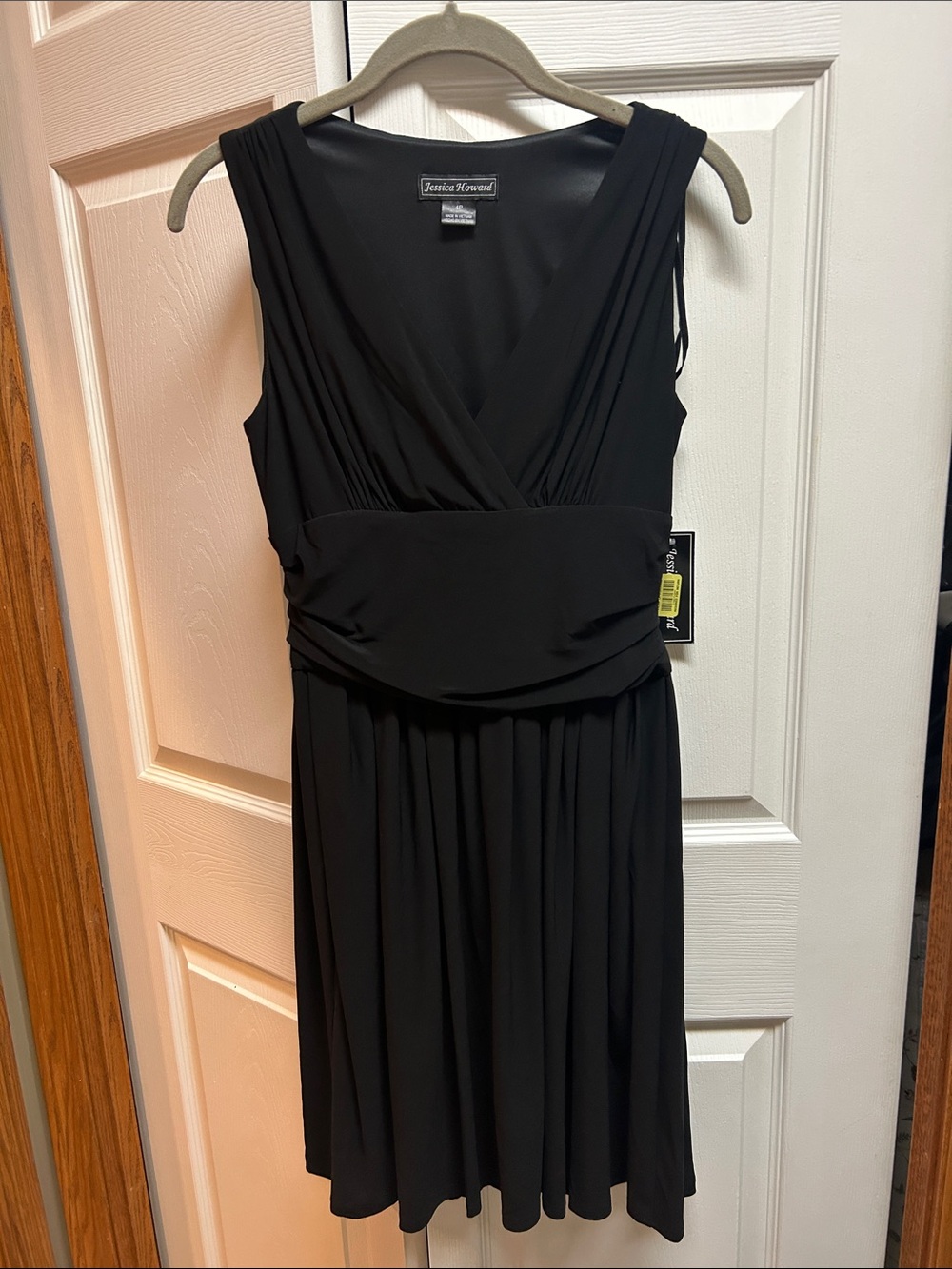 Jessica Howard Black Sleeveless V-Neck Pleated Skirt Dress